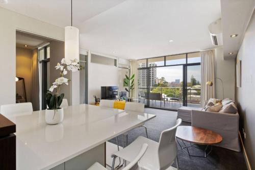 East Perth Apartment | Skylineviews 2bdrm River, Waca, Optus Stadium