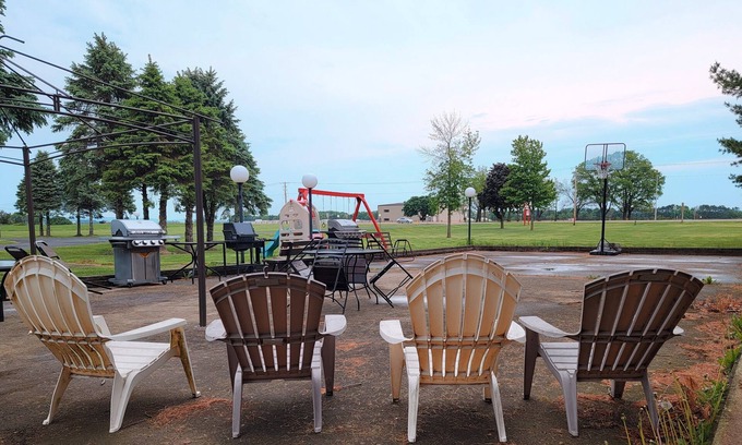 Prairie du Sac Hotel | Skyview Motel