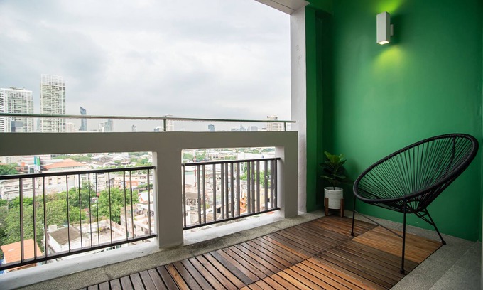 Khlong Toei Apartment | SKYVIEW@MRT/7-Eleven/Gym/POOL/Hi-SWifi/ETS