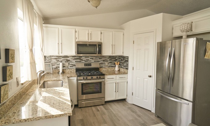 Kearns House | SLC Home close to Airport, Concerts, Ski & More (Pet friendly)