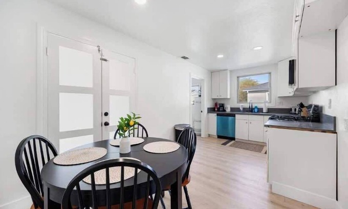 Southeastern Sacramento House | Sleek 2BR/1BA Urban Zen in Sac