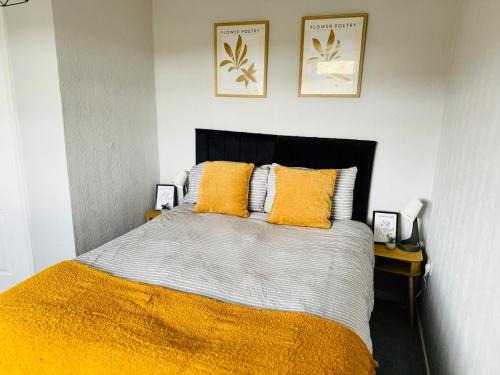 Bramcote House | Sleek 4BR Home - Lace Market, Uni, QMC, City Centre & M1 - Sleeps 8