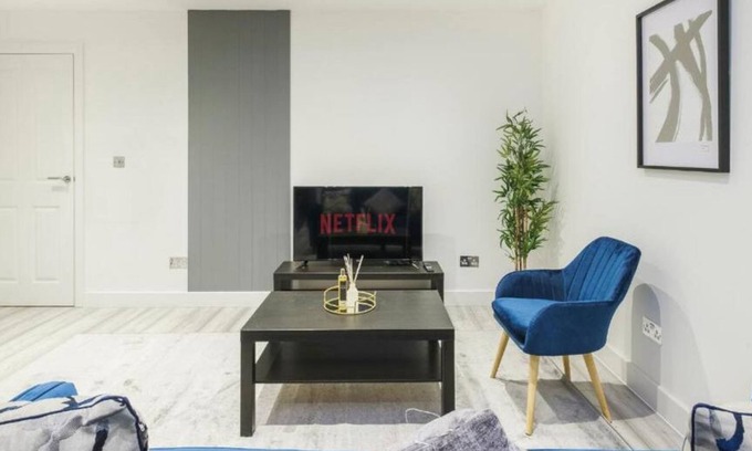 Southend-on-Sea Apartment | Sleek & Elegant 1BR City Centre Nr High St & Southend Beach by Luxiety Stays