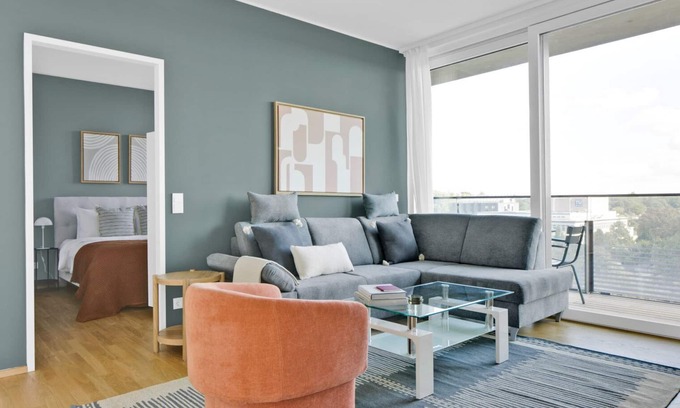 Erdberg Apartment | Sleek Landstraße 1BR w/Elevator & Rooftop Pool, near U3, by Blueground