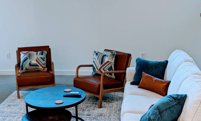 Brentwood Boat Rental | Sleek & Modern Austin Retreat - Close to UT & The Domain