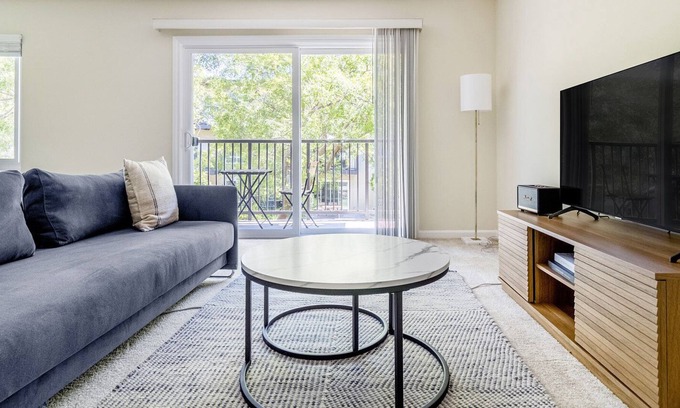 Palo Alto Apartment | Sleek Palo Alto 1BR w/ Gym, Pool, 3 min drive to Stanford, by Blueground