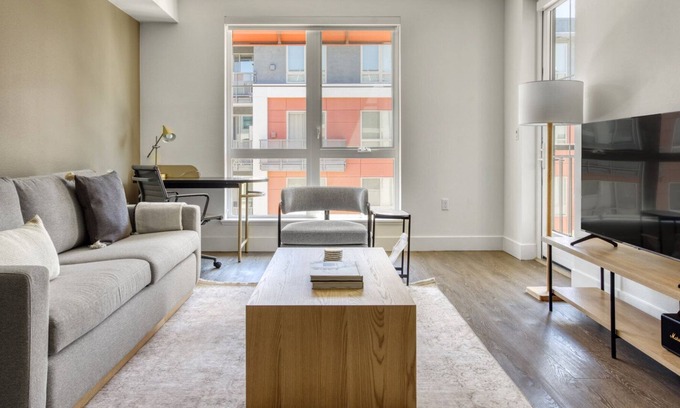 Central San Mateo Apartment | Sleek San Mateo 1BR w/ A/C, Gym & W/D, nr Caltrain, by Blueground