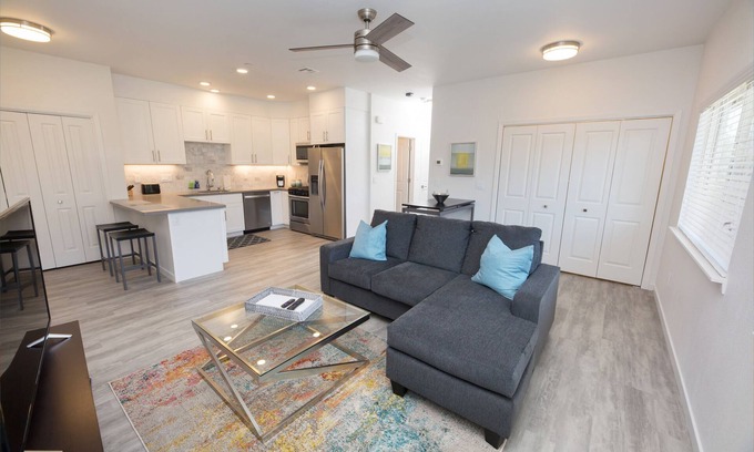 Sonoma Condo | Sleek Sonoma 2BR Condo Retreat