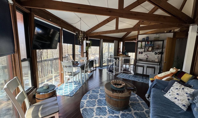 Lake Ariel Cottage | Sleep in a Treehouse!