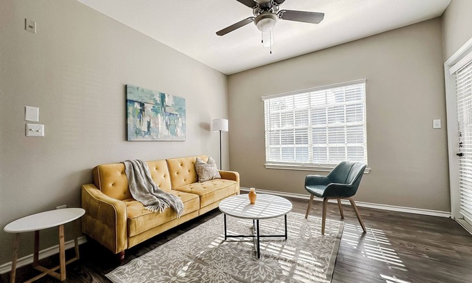 South Side Apartment | Sleepover Modern 1BD/1BA + Gym Corpus Christi