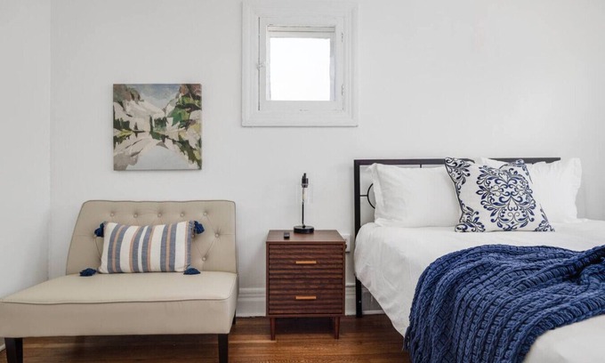 Detroit House | Sleeps 10 - 7 Beds - Close to DT - Budget Friendly