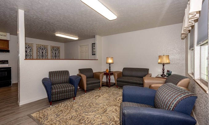 Karns House | Sleeps 12 - 2 kings; 3 queens; 2 singles.