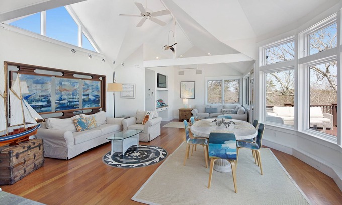 Edgartown House | Sleeps 12, amazing view, tennis court, basketball court, beaches