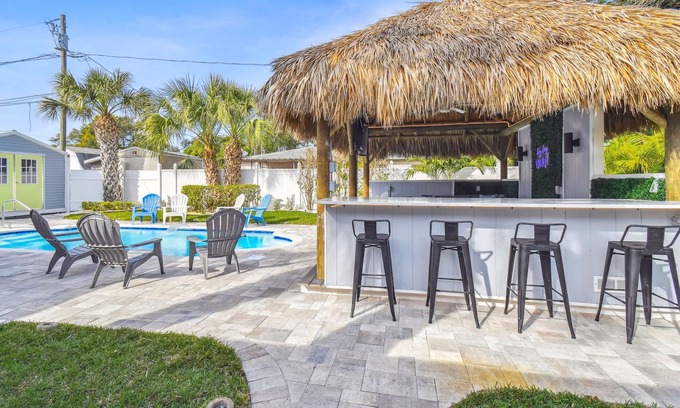 South Pinellas Community Council House | Sleeps 14! Beach Pool Home w/Cabana Lounge, Tikibar and Poolside Guest Bungalow
