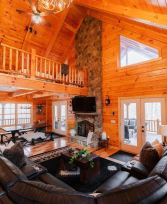 Carbon Hill House | Sleeps 16 Luxury Cabin with Game Room & Hot Tub