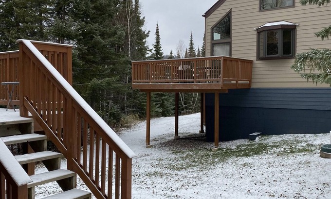 Lutsen House | Sleeps 20! Group Ready Ski In/Ski Out EscapeAway!