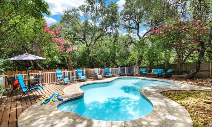 San Antonio House | Sleeps 21! Private Oasis in the City