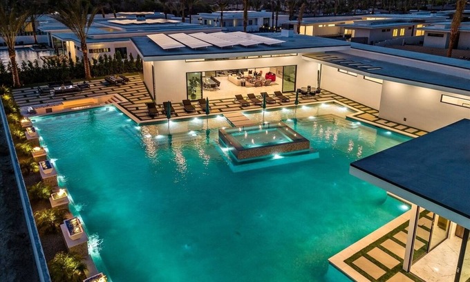 Indio Villa | Sleeps 23 | Luxury Villa w/Pool, Hot Tub & Pickleball Court | Bravo Villa #10