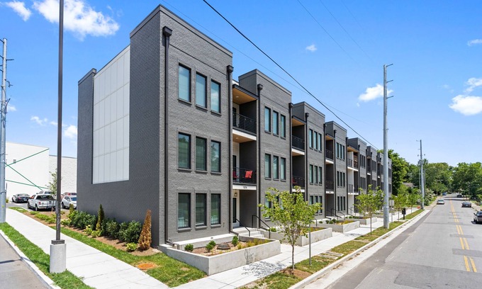 East Nashville House | *SLEEPS 24* Keep the Secret 1 *2 Units * 8BR* 8BA*Amazing Townhomes*