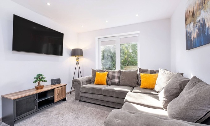 Peterborough Apartment | Sleeps 5 - Woodston Flat - Secure parking