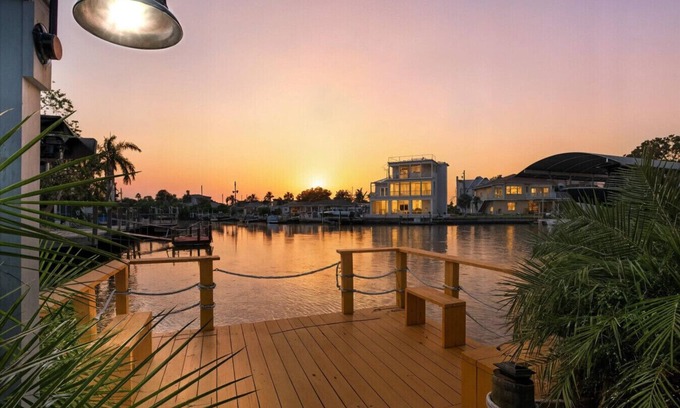 Map Of Hudson House | Sleeps 6 Waterfront Escape W/Foosball, Grill & firepit