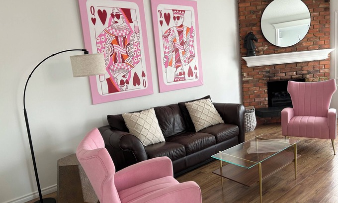 Canyon Meadows House | Sleeps 8/South Calgary Spruce Meadows/Fish Creek