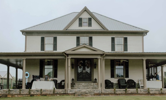 Danielsville House | Sleeps up to 25. Enjoy our large pool & patio. Perfect for football season!