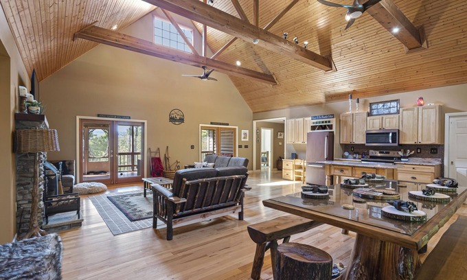 Berkeley Springs Cabin | Sleepy Creek Getaway Mountain Retreat!Hot Tub&Sauna