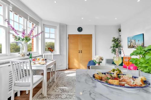 Brighton City Centre Apartment | Slice of Brighton With Seaviews By My Getaways
