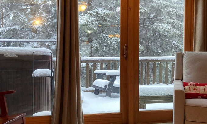 Snowshoe House | Slopeside-Loggers Run- Three level Townhome - Ski-in/Ski-out