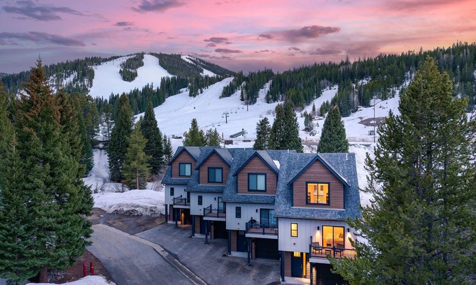 Old Town House | Slopeside Luxury Villa 125 I Private Hot Tub I Ski Views I Best Price I Discounted Attractions