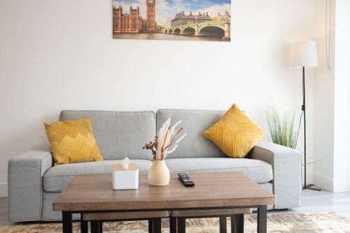 Slough Apartment | Slough Central Flat Free Parking