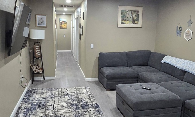 El Centro House | Small but cosey 4-bedroom house with AC, WiFi in lovely El Centro.