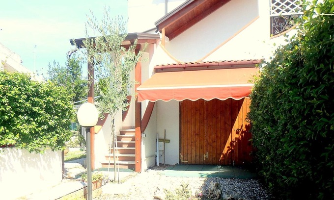 Lido di Pomposa House | Small chalet with air conditioning and comfortable VA garden