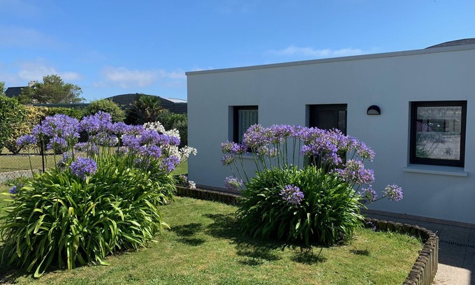 Le Conquet Apartment | Small garden level for a seaside holiday
