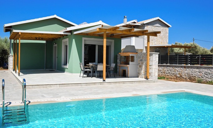 Lefkada Town Villa | Small Halipoma Laertes into Lefkada town & close to Ai Giannis beach