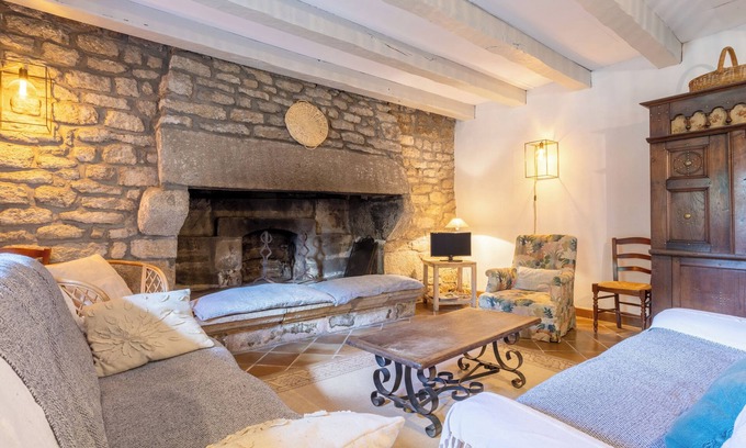 Plobannalec-Lesconil House | Small House 'Gite Ty Coz - Beach 5min by Car' with Shared Terrace