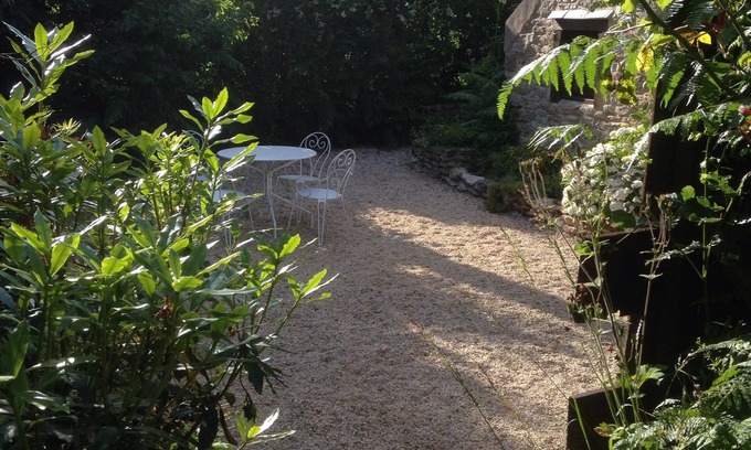 Pluvigner Cottage | Small house of character, granite, terracotta and wood, with garden