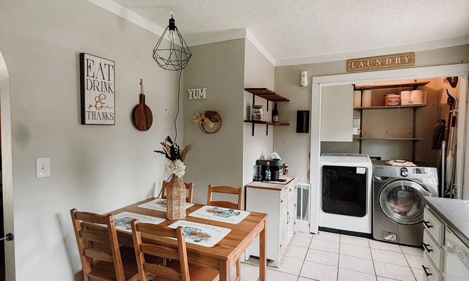 Spring Hill House | Small town stay surrounded by bigger cities.