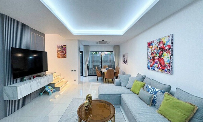 Laguna Apartment | Smart 3BR Townhouse in Laguna Park 65/20