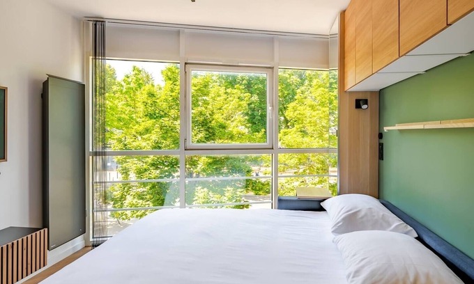 Noisy-le-Grand Apartment | SMART studio ultra-connected - Perfect stopover between Disneyland and Paris