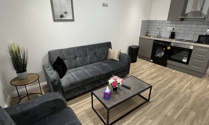 Liverpool Apartment | Smart TV | W/M | With Sofa Bed | Free Parking