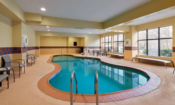 Smithfield Hotel | Smithfield Stay with Indoor Pool, Free Breakfast – Close to Casino