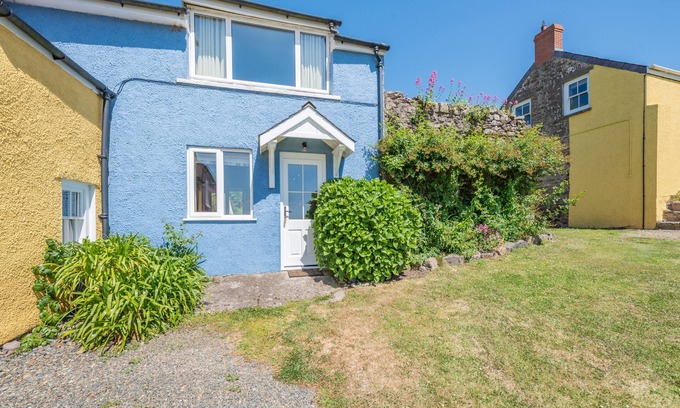 St Brides House | Smithies Cottage - Two Bedroom House, Sleeps 4