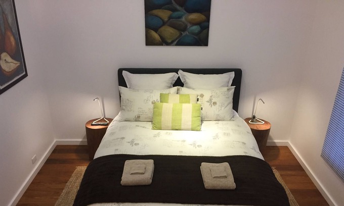 Smiths Lake Apartment | Smiths Lake House - Private 2brm Pavilion