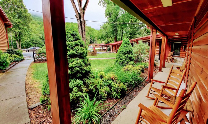 Maggie Valley Cabin | Smoky Falls Lodge