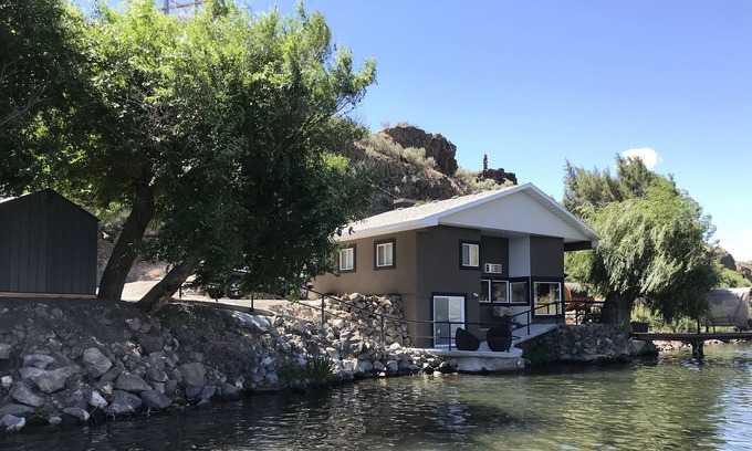 Hagerman House | Snake River Vacation Home *Steam Sauna, Private Docks, Water Slide, Outdoor Bar*