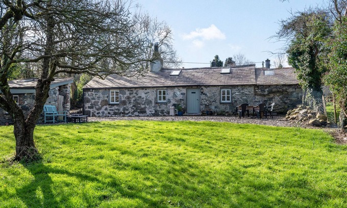 Bangor Cottage | SNOOK'S COTTAGE, pet friendly, character holiday cottage in Bangor