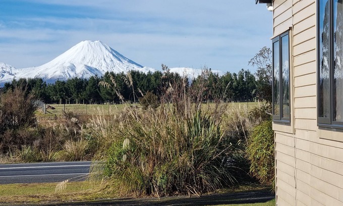 National Park Village House | Snow Chaser's Retreat - National Park Holiday Home
