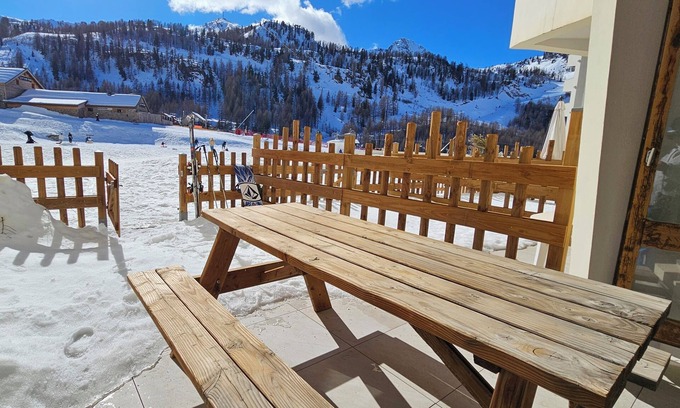 Isola Apartment | Snow front, garden on the slopes, south-facing.